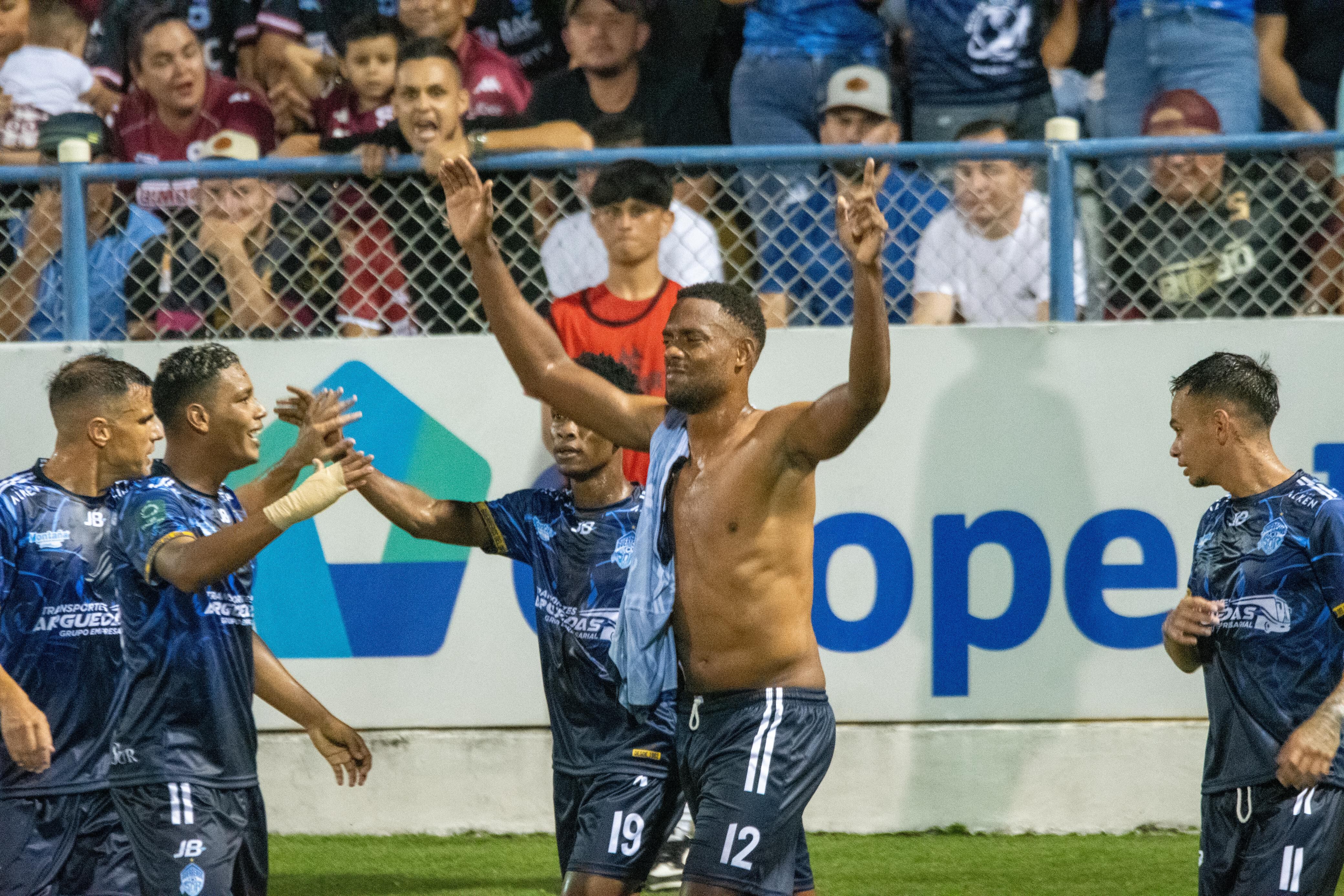 Josué Mitchell volvió a Pérez Zeledón marcando un gol importante para los sureños con el que derrotaron al Saprissa. Foto: Prensa PZ