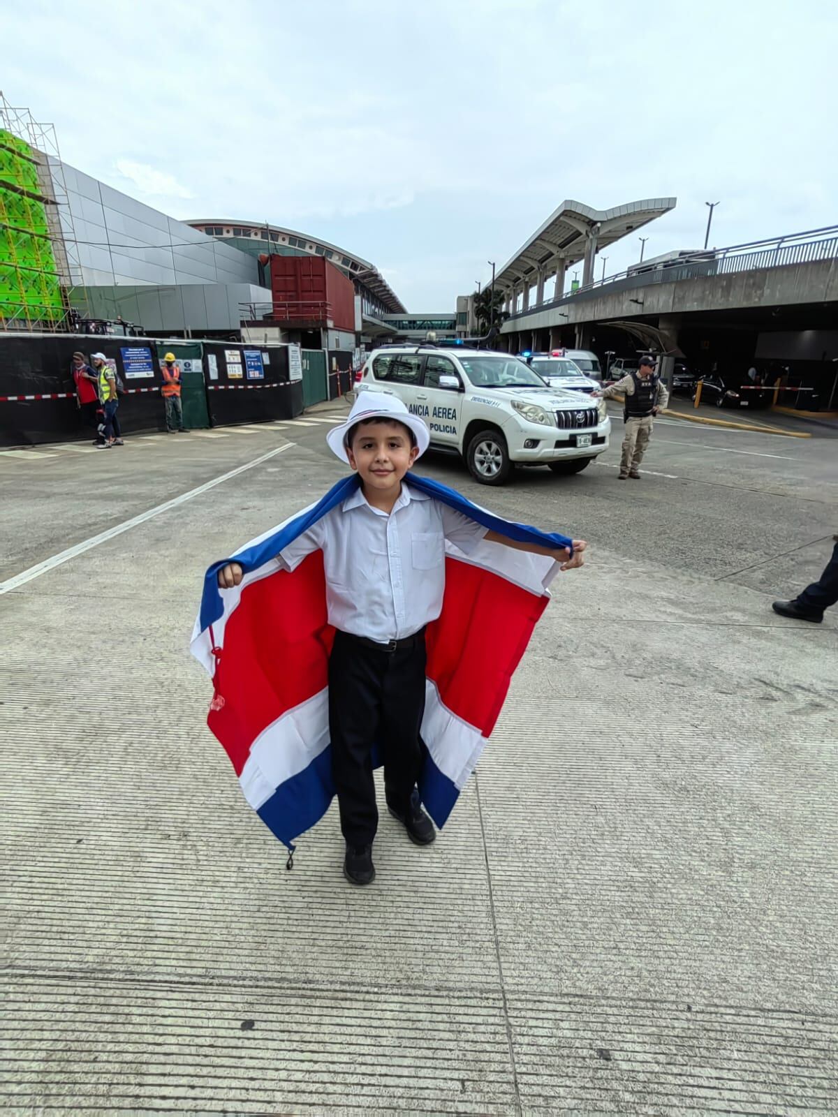 El 6 de junio del 2022, a las 11:15 a.m. la selección nacional mayor masculina de fútbol viajó a Catar para disputar repechaje mundialista con Nueva Zelanda por un boleto a la copa mundo Catar 2022, la afición fue a despedir a La Sele al Proyecto Gol. En la foto, Isaac Ruiz de 9 años, llegó al aeropuerto Juan Santamaría a despedir a La Sele.
