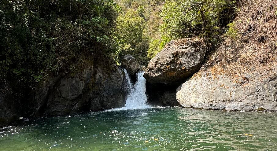 Esta catarata lo hará refrescarse y disfrutar de toda una aventura.
