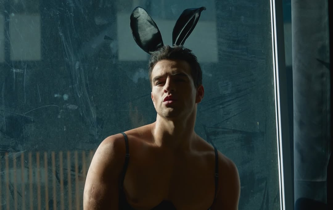 Actor y modelo costarricense Norman Elizondo salió en la revista Playboy México en su edición de febrero 2026. Fotos: Héctor Sinmoral