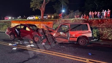 Niño y hombre mueren tras aparatoso choque en la Ruta 27, en Orotina