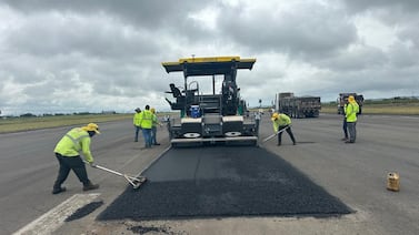 Definen la fecha límite para finalizar los arreglos en la pista del aeropuerto de Liberia