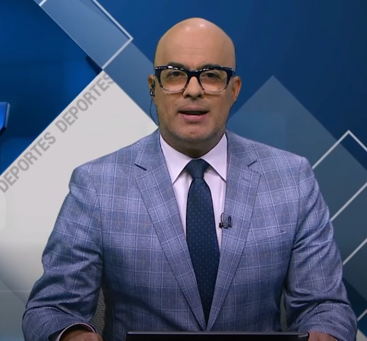 Jorge Martínez y el equipo Telenoticias FC.