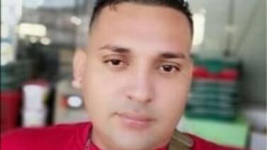 Mujer perdona a hombre condenado por participar en crimen en el que quemaron a su hermano
