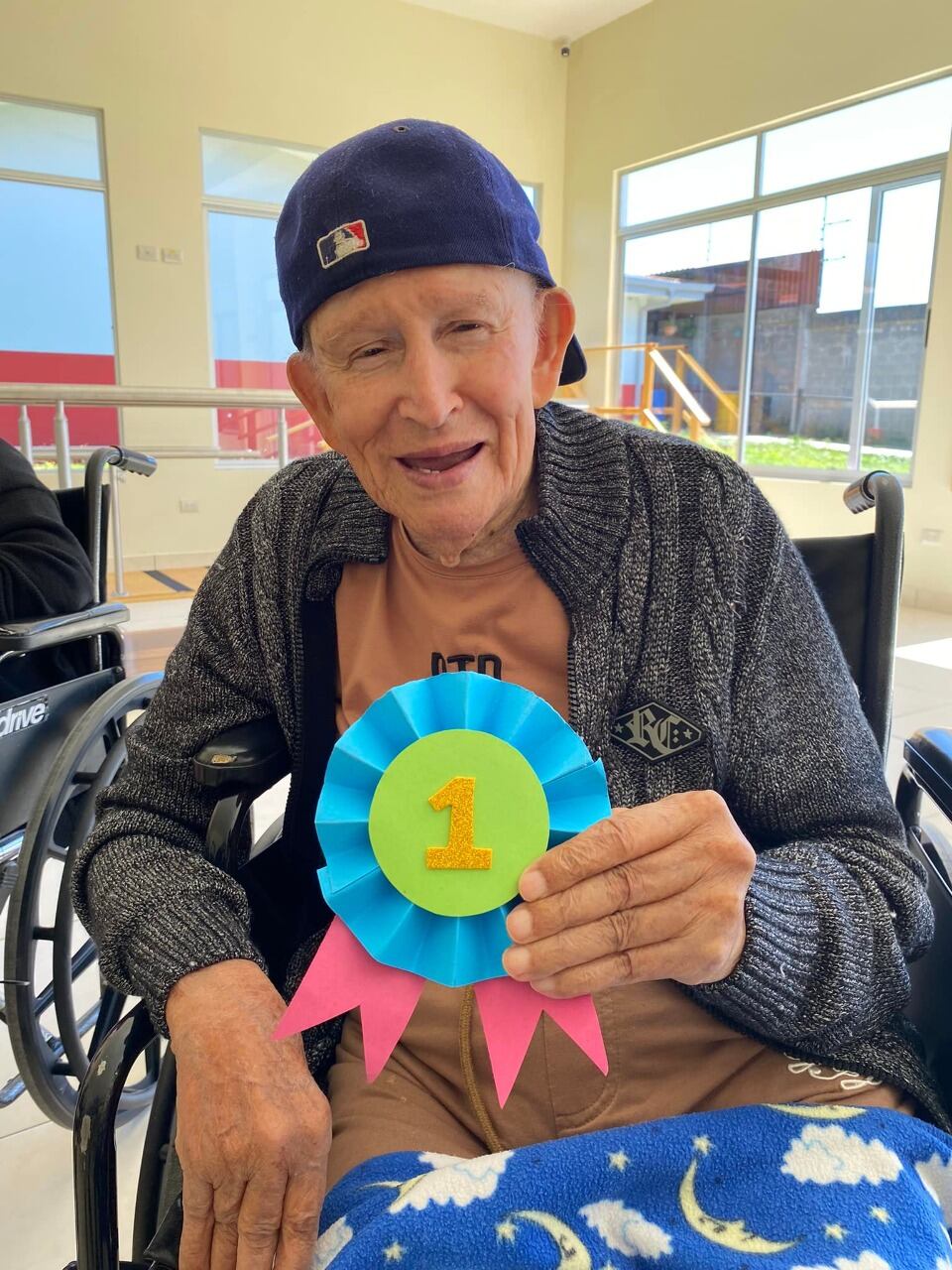 La Asociación Casa Hogar para Ancianos Albernia, es un albergue ubicado en San Isidro de Heredia, donde actualmente se atienden las 24 horas a 28 adultos mayores, en estado de pobreza y abandono total