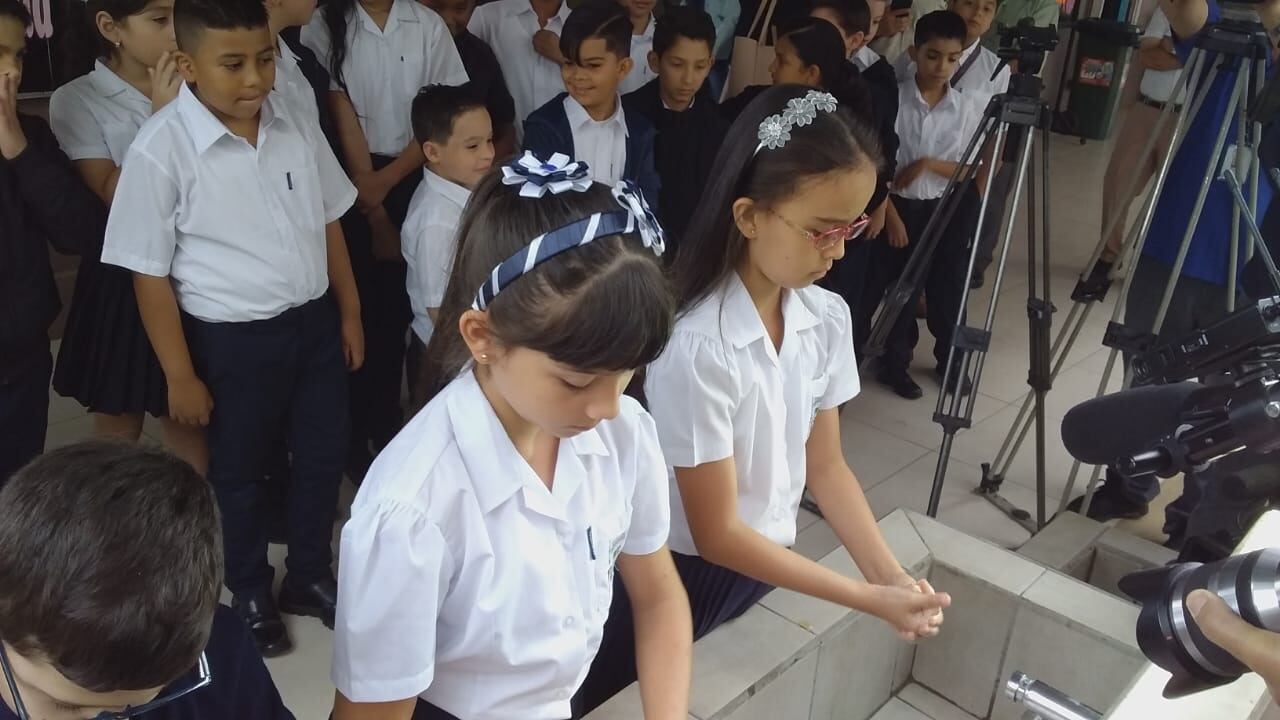 Ministros aprovechan el inicio del curso lectivo para insistir en el lavado de manos