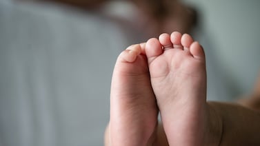 Bebé de siete meses muere tras caer del segundo piso de un centro comercial en Lima