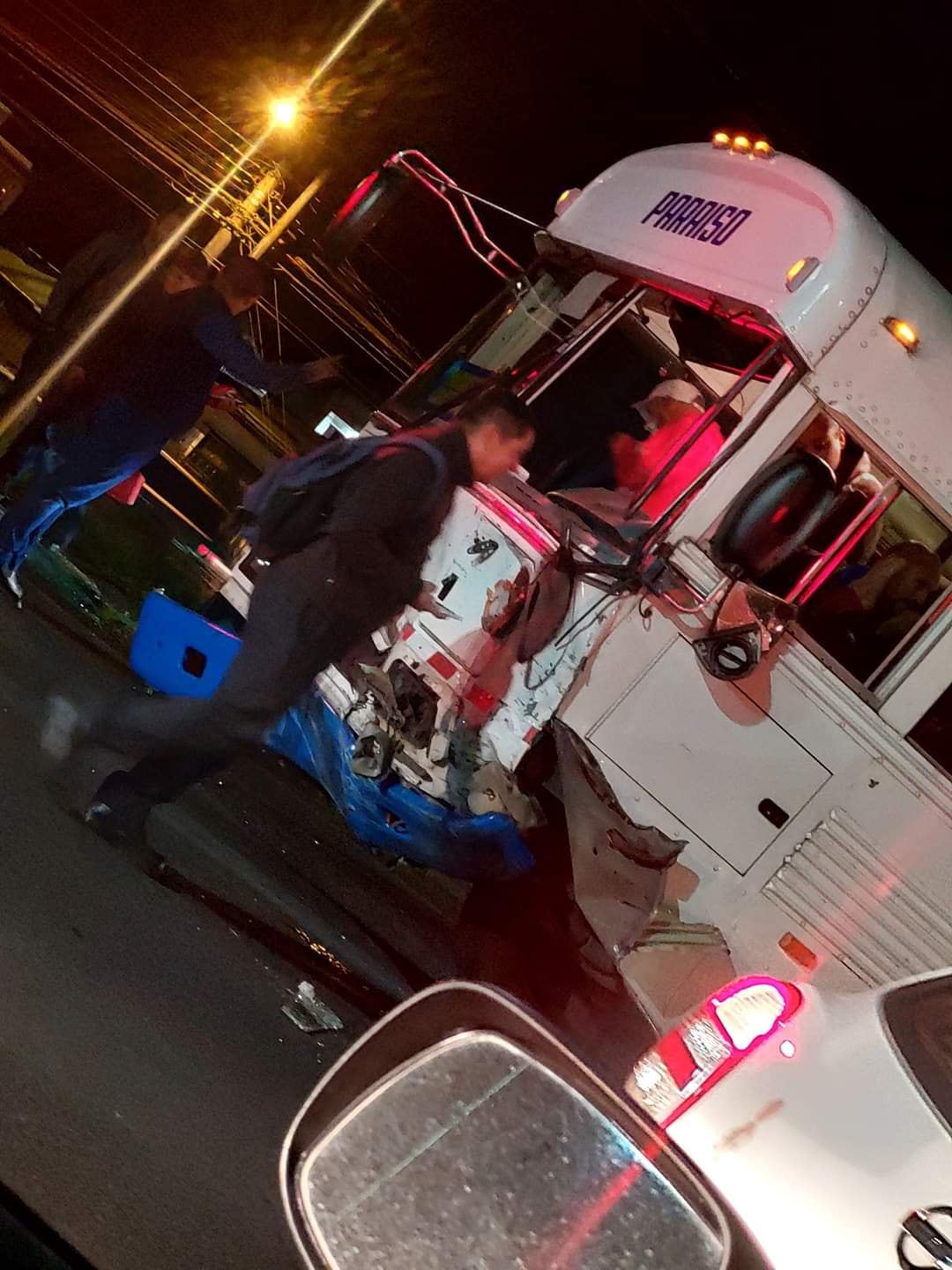 El conductor del carro fue quien llevó la peor parte en el accidente. Foto cortesía.