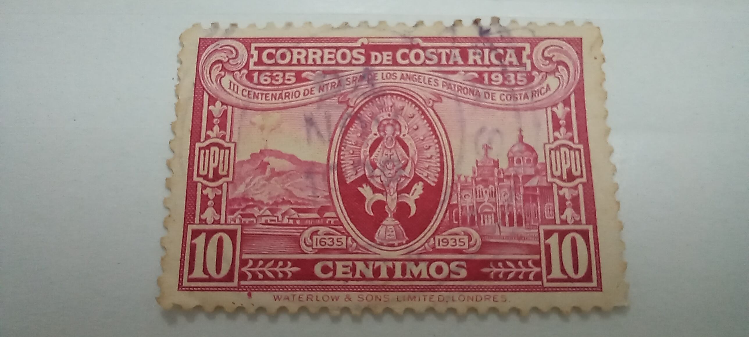 La virgencita de los Ángeles, en forma de estampilla anda por el mundo desde 1935