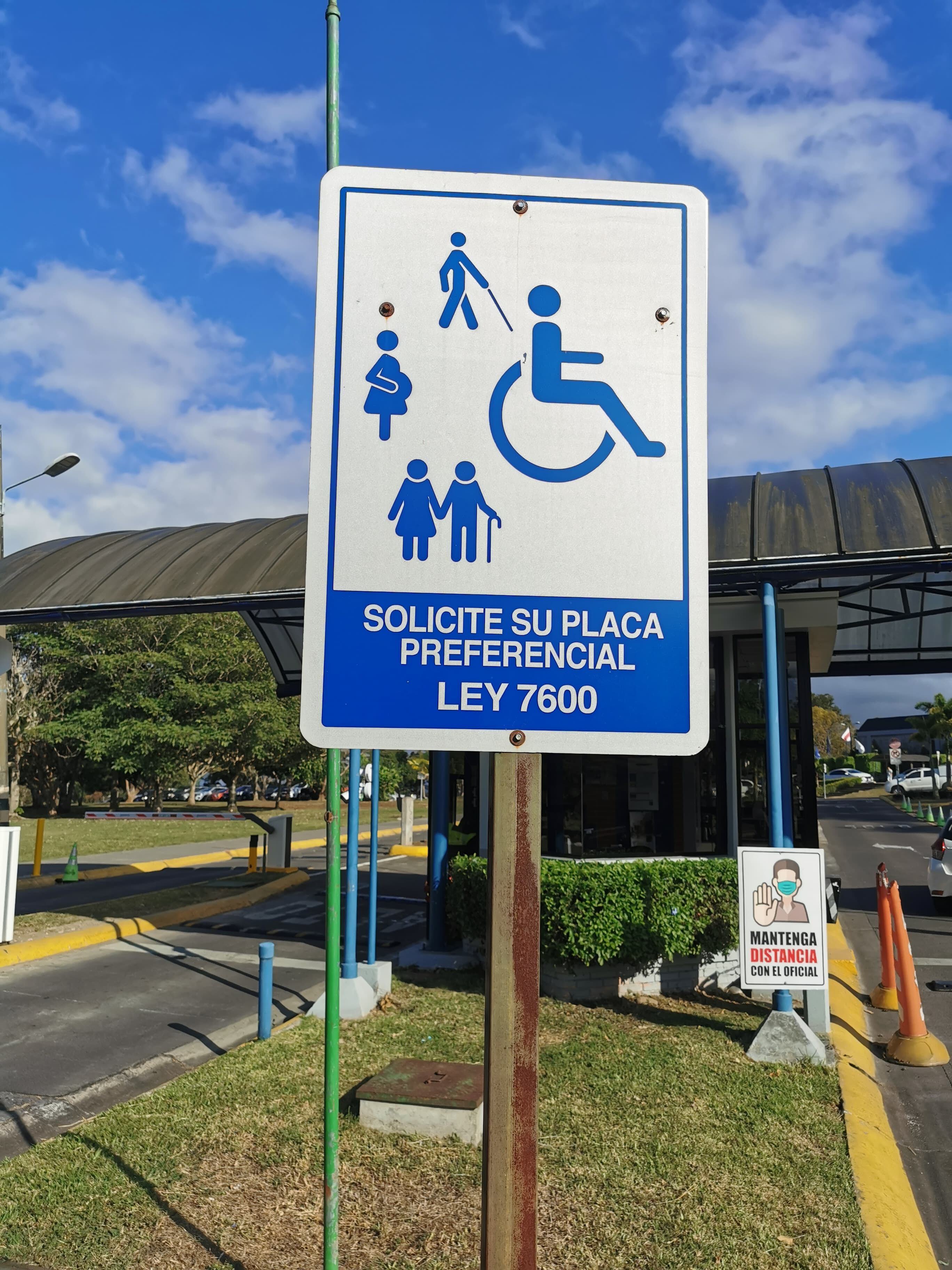 TEC explica las condiciones del parqueo y los espacios preferenciales