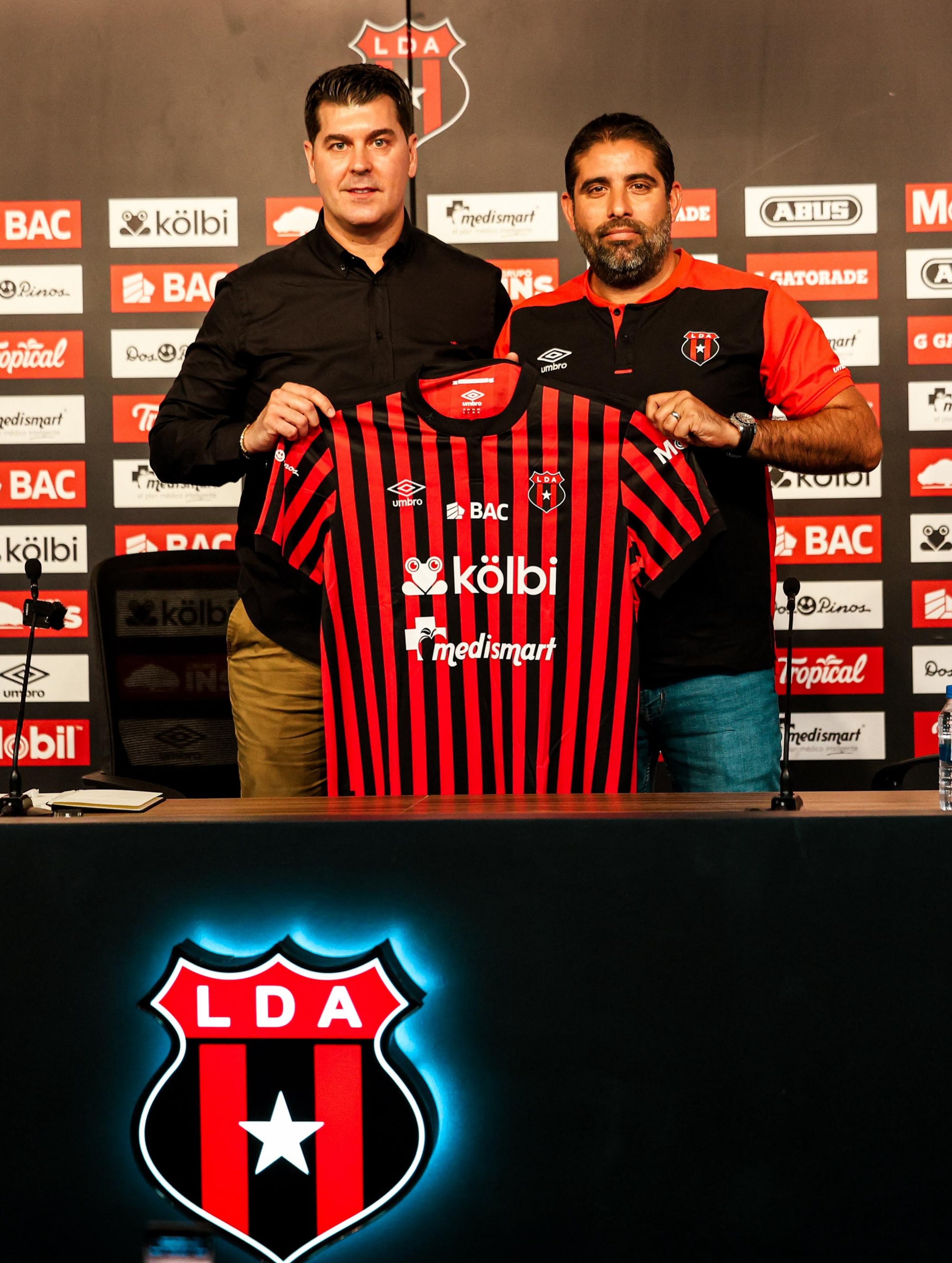 Carlos Vela contó que al cuerpo técnico de Ismael Rescalvo en Alajuelense se sumará más gente