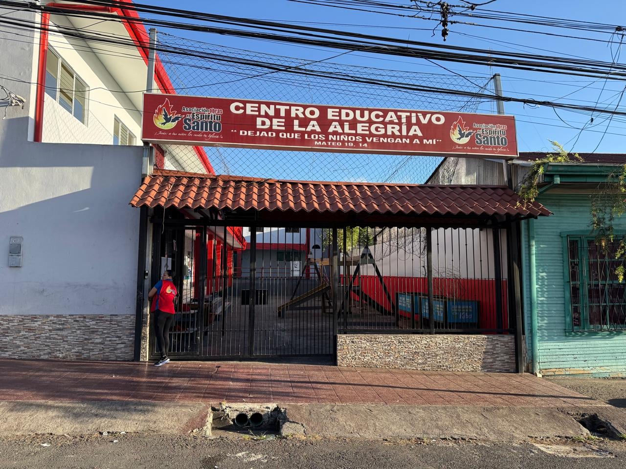 El padre Sergio Valverde, presidente y fundador de la Asociación Obras del Espíritu Santo, nos confirmó que está muy cerca de que el Centro Educativo de la Alegría sea el primer centro de educación privada gratuito del país.
