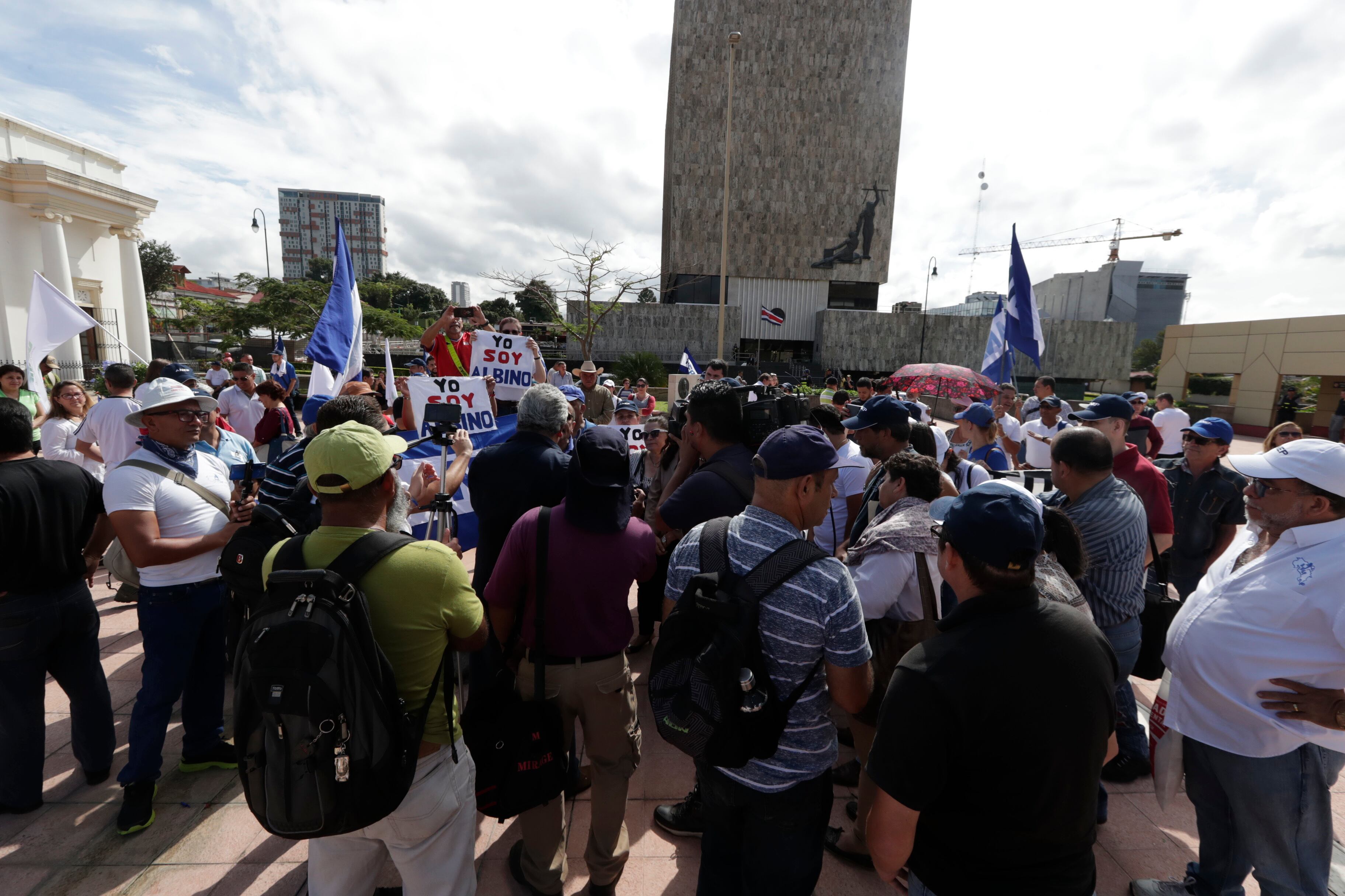24/10/2019, San José, Corte Suprema de Justicia, Albino Vargas llega a la corte para la indagatoria a la que fue citado, fue acompañado por un grupo de sindicalistas. Fotografía José Cordero