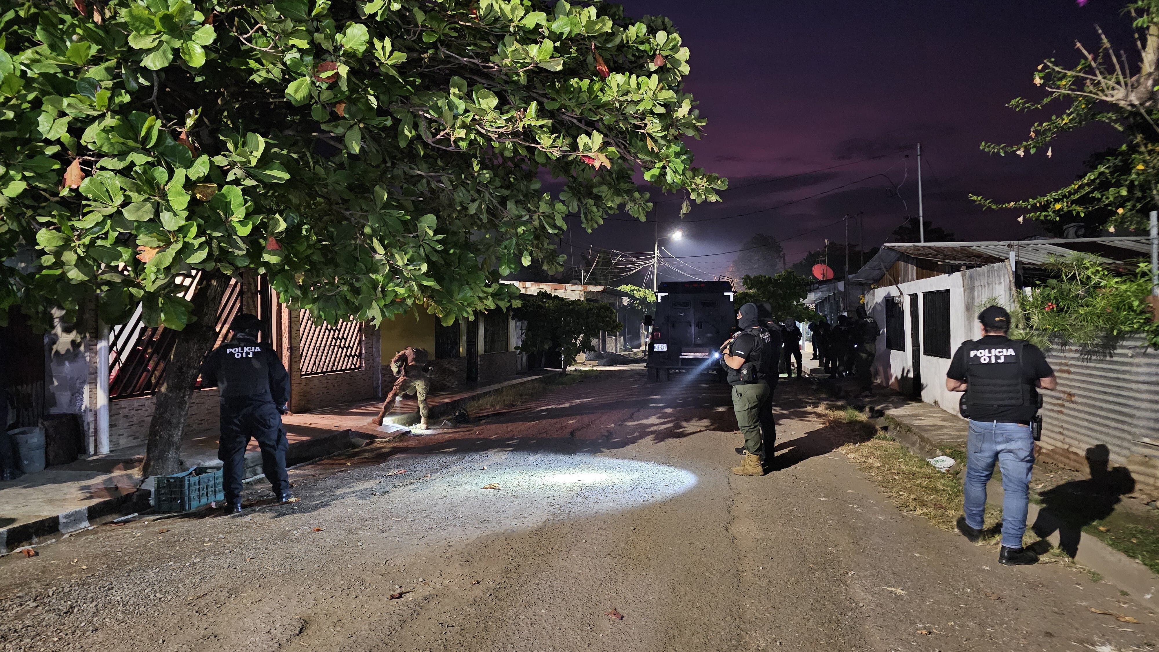 Allanamientos en Fray Casiano, Bellavista y  20 de Noviembre, de Puntarenas en la que buscan a 10 personas sospechosas de participar en diferentes homicidios. Foto: OIJ