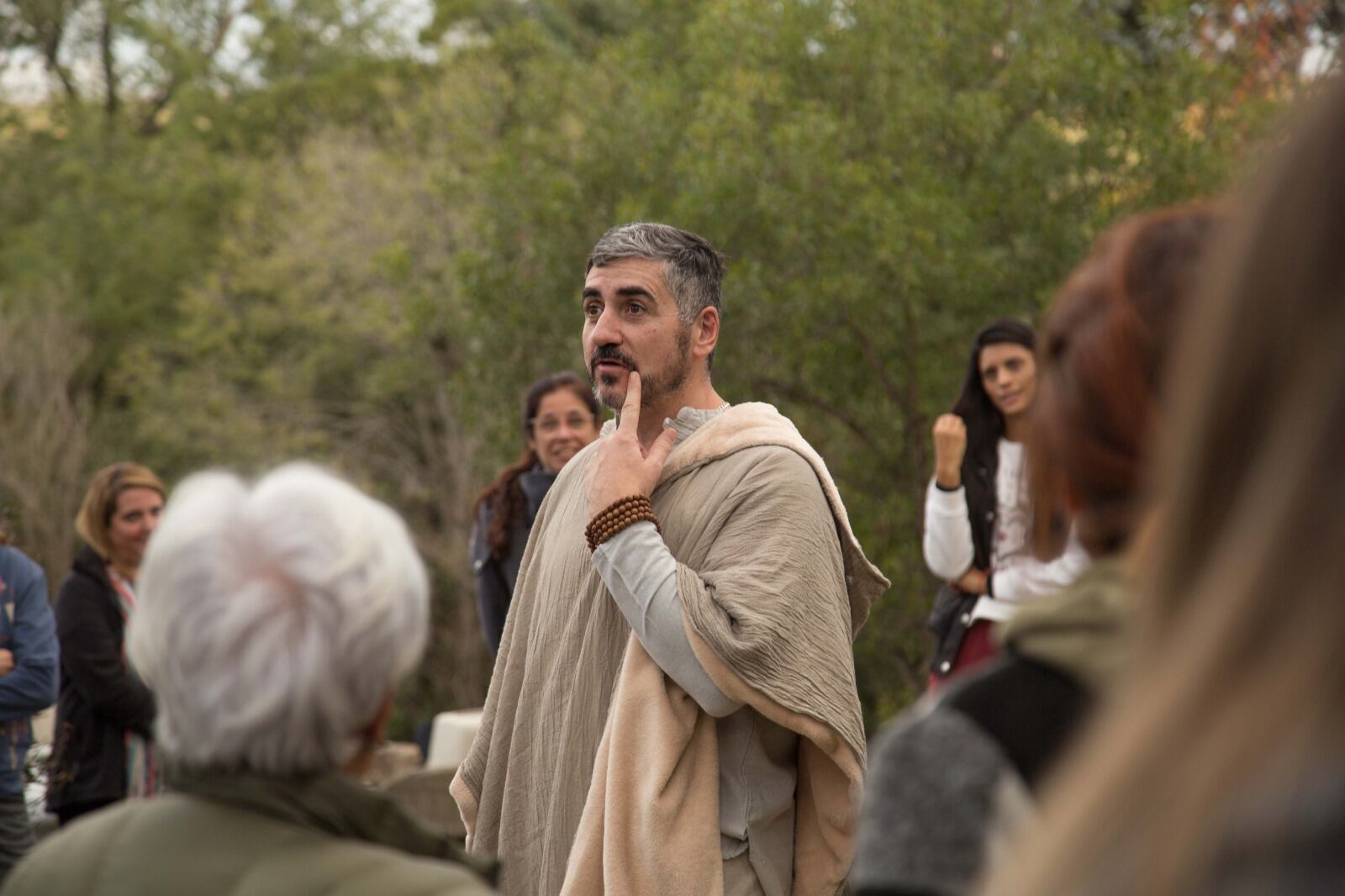 René Boiero, un argentino quien además es conferencista internacional, médium, abogado, instructor de yoga y meditación, investigador y estudiante de Filosofía y Sociología, escritor y creador de Fundación Almas.