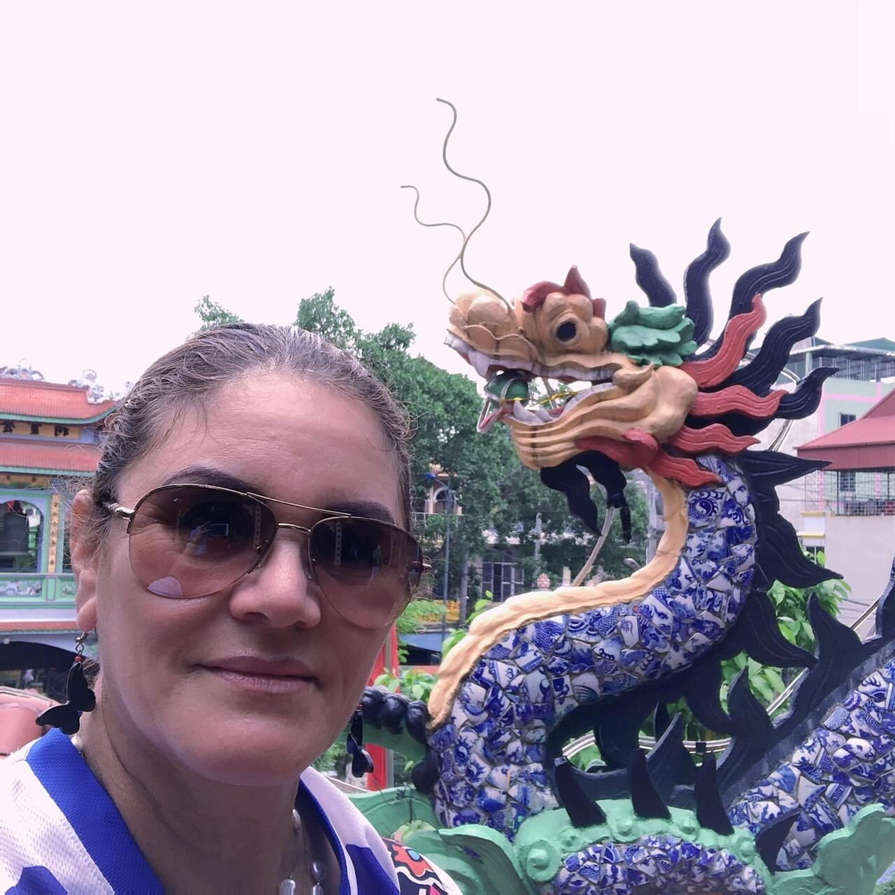 Claudia Elena Alfaro Alfaro, de 54 años, quien nació, se crio y vivió muchos años en el puro centro de Alajuela, ahora está en Vietnam y vive en carne propia lo que es un cierre total de un país que le tiene pavor a la variante Delta del covid-19