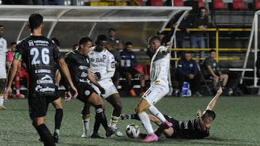 Saprissa y Sporting acabaron el campeonato muy aburridos a pesar de estar a unos kilómetros de un fiestón