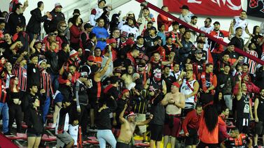 Alajuelense trató de advertir a su afición, pero manudos explotaron y le tiraron durísimo