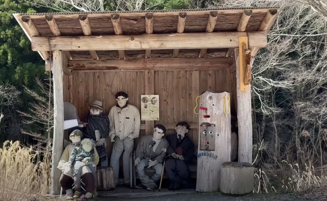 Pueblo fantasma habitado por muñecos de trapo. Foto: Captura de pantalla YouTube Tío Frank / El Tiempo, GDA