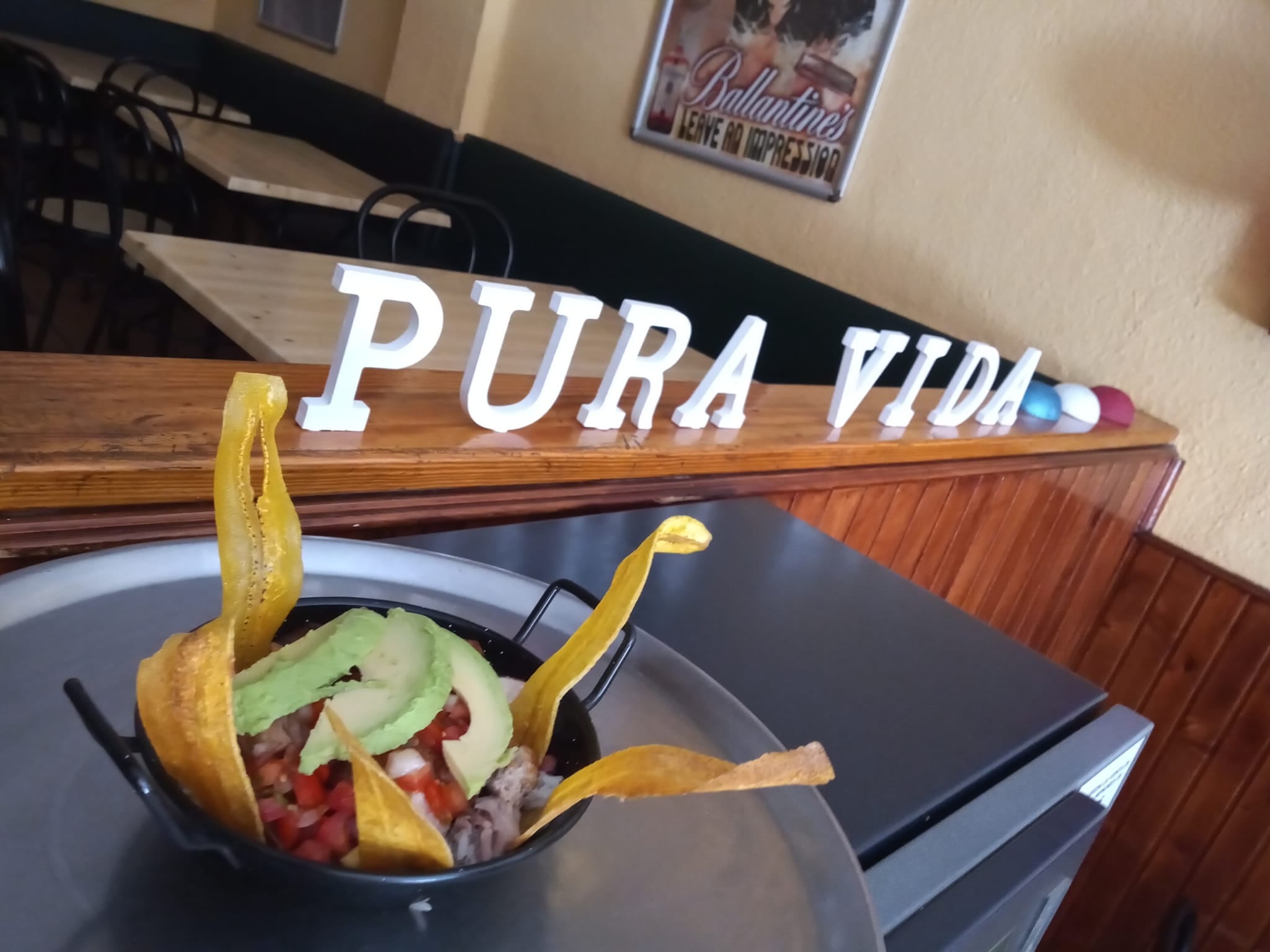 Después de 10 meses de haber enamorado a los madrileños con la cocina típica costarricense, la tica Giannina Ortega (quien nació y se crio en Hatillo 8) se decidió a emprender con la venta de nuestros platillos en el puro corazón de Madrid, España