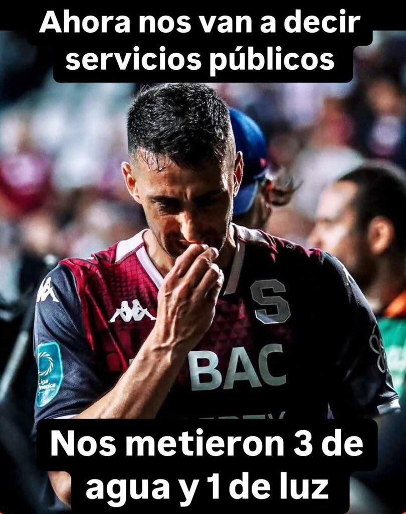 मोनुडो आणि जांभळ्या डाव्या मेम्स दरम्यान अंतिम