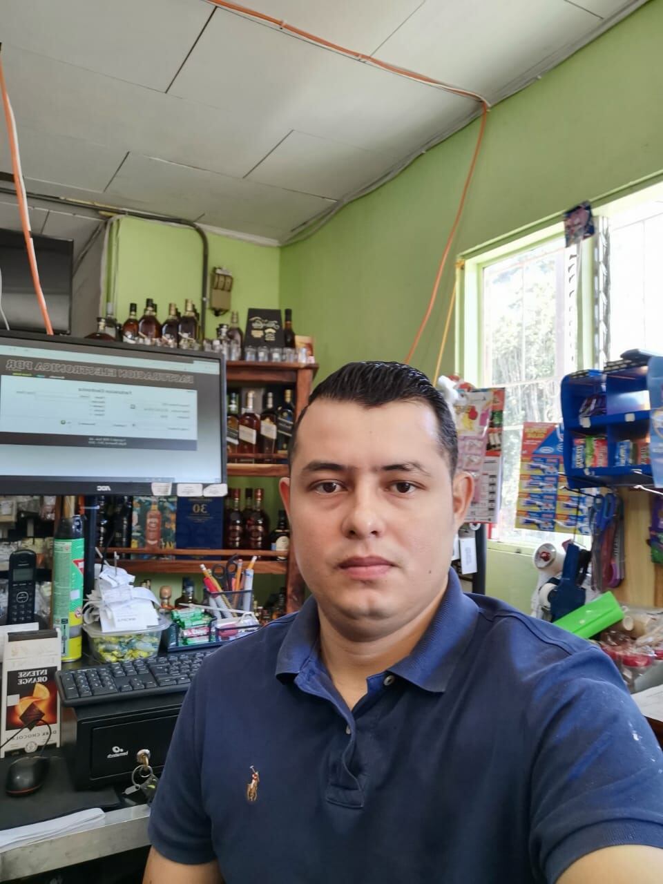 Sergio Espinoza, pulpero que recibió 18 puñaladas al defender a mujer en Tilarán. Foto cortesía Sergio Espinoza.