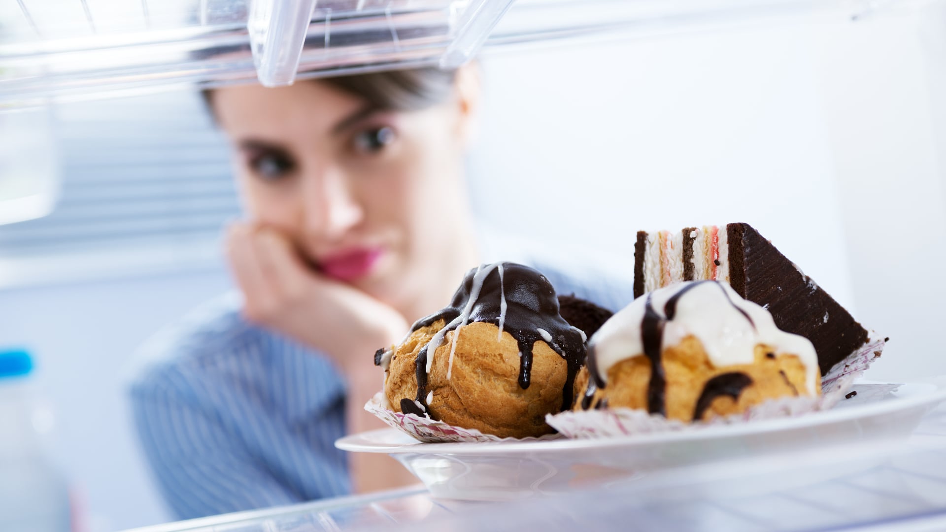 No siempre un antojo de chocolate significa que ese alimento provocará una migraña; en algunos casos, puede ser una señal de que el cerebro ya está iniciando la crisis.