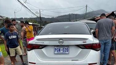 Hombre es asesinado a balazos dentro de un vehículo en Siquirres