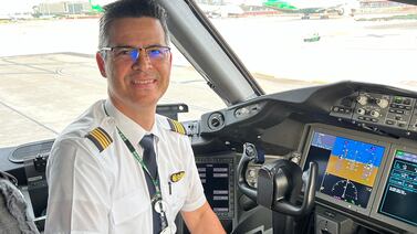 De lo más humilde de Latinoamérica a Asia: hombre pasó de volar avionetas a un Boeing Dreamliner