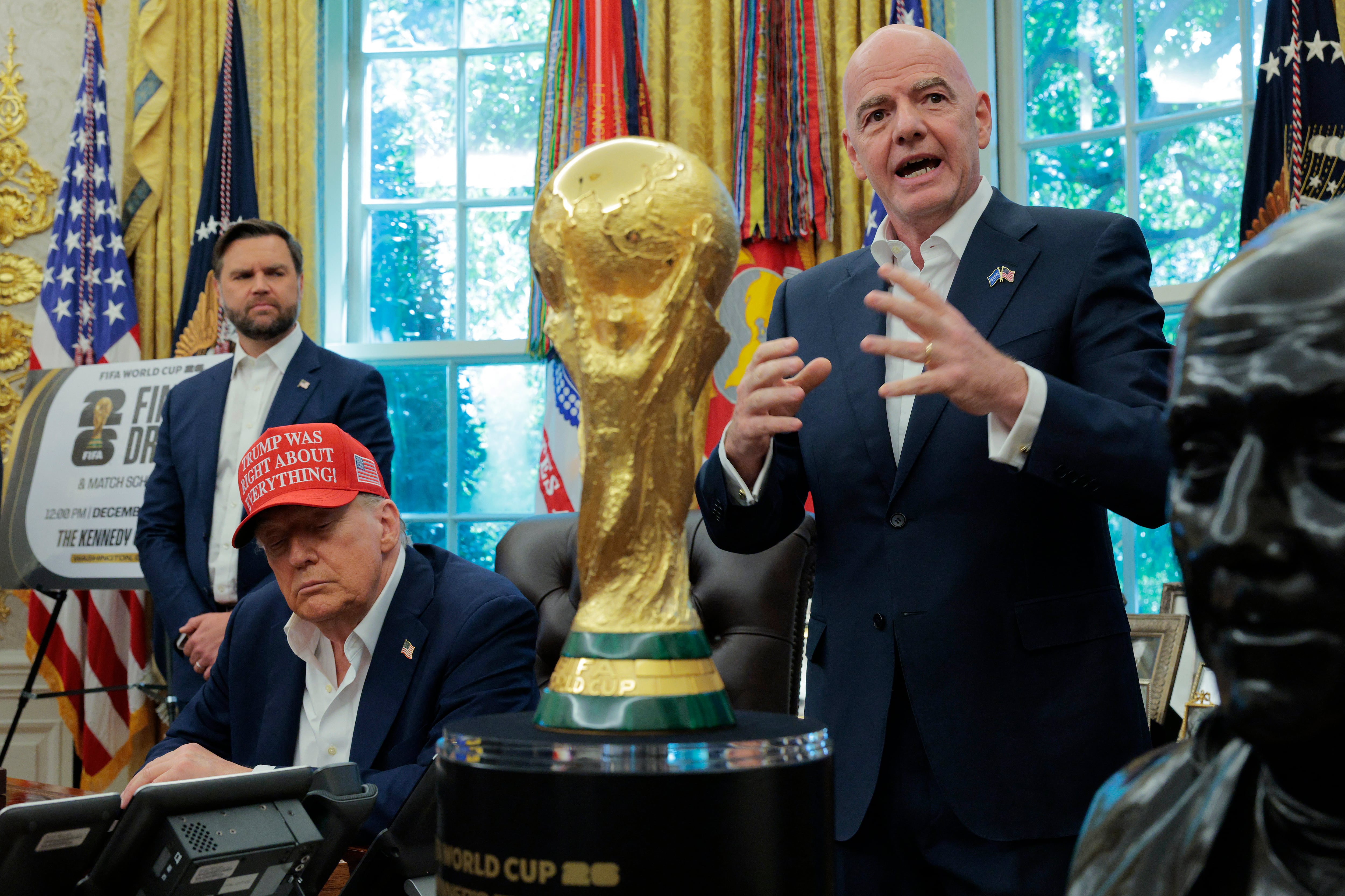 El presidente de la FIFA, Gianni Infantino, estuvo en la Casa Blanca en agosto pasado con Donald Trump JD Vance. Los dos jerarcas volverán a coincidir en el sorteo del Mundial 2026.