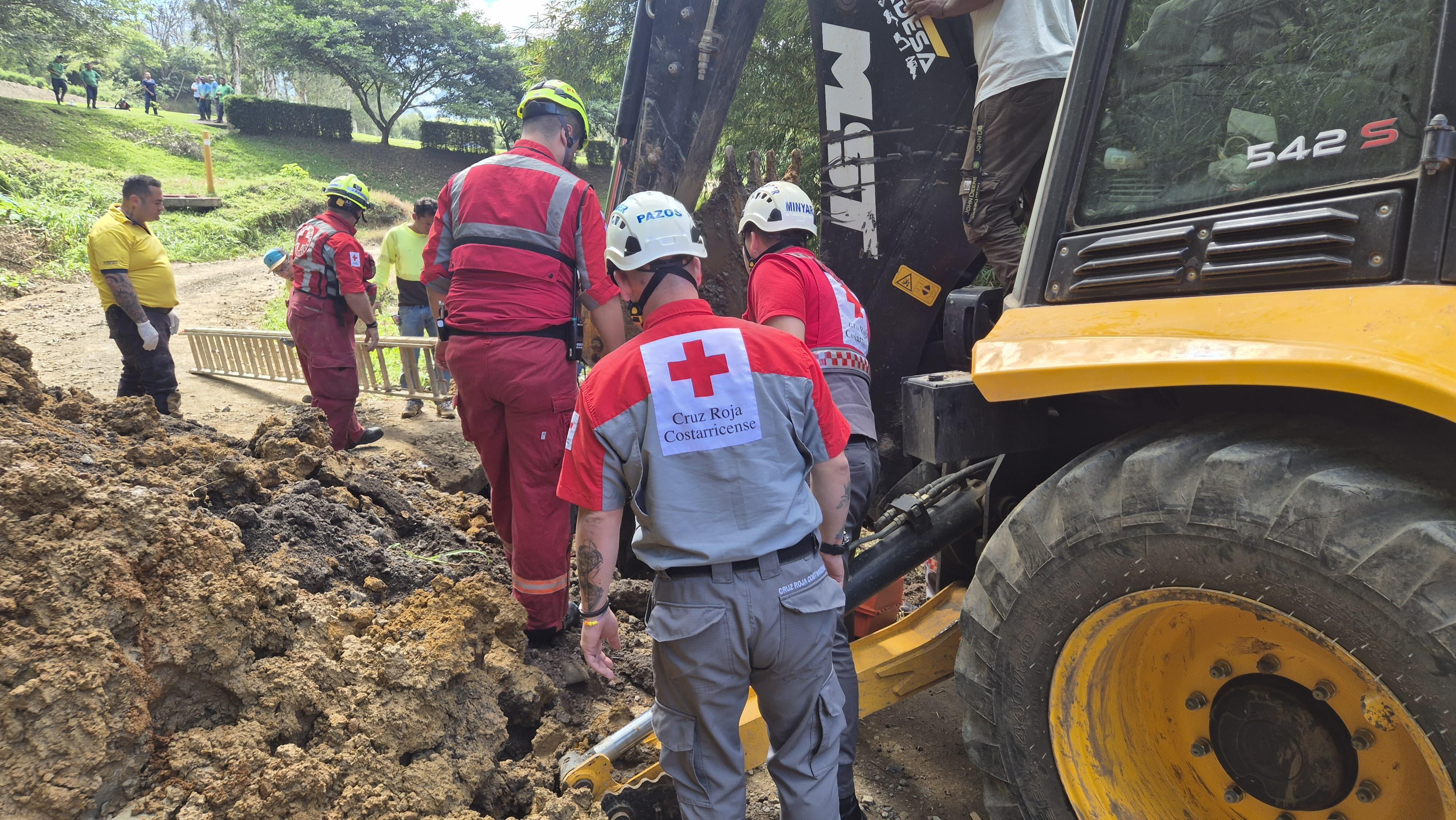 Trabajador sepultado por terraplén en Desamparados