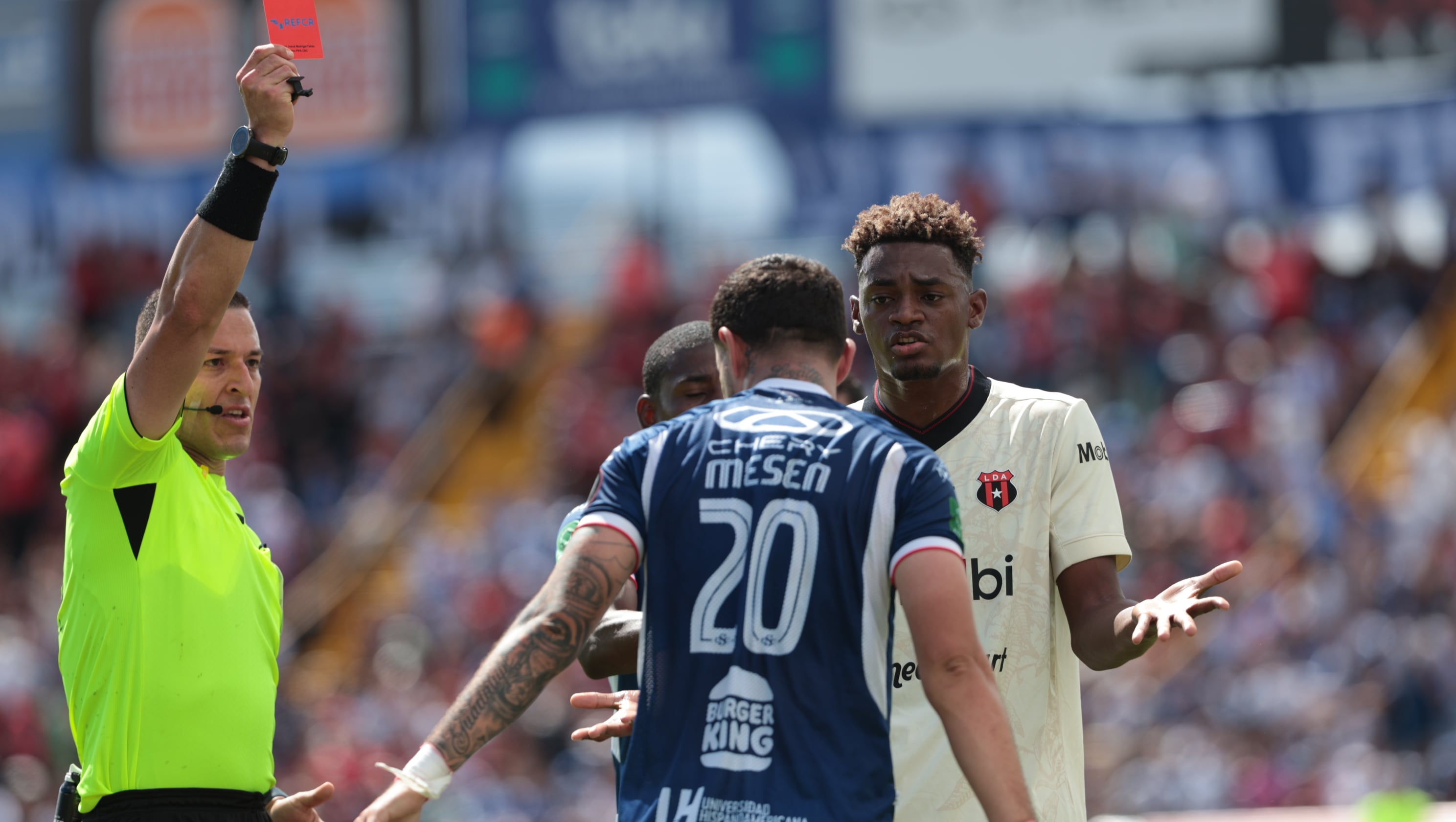30/11/2025/ Juego entre Club Sport Cartagines vs Liga Deportiva Alajuelense por la fecha 17 del torneo apertura de l Liga Promerica en el estadio Fello Meza / foto John Durán