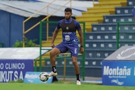 Jugador de Cartaginés enciende las alarmas por una molestia previo al juego contra Herediano