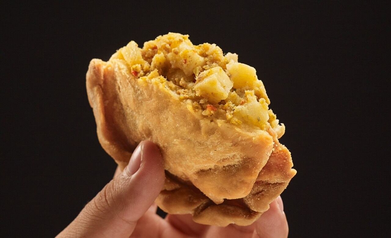 Pastelitos Guita, se venden en los costados este y oeste del Ricardo Saprissa. Cortesía.