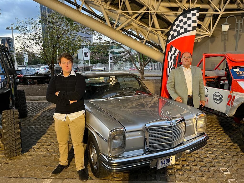 Mercedes Benz, W114 del año 71. Cortesía.