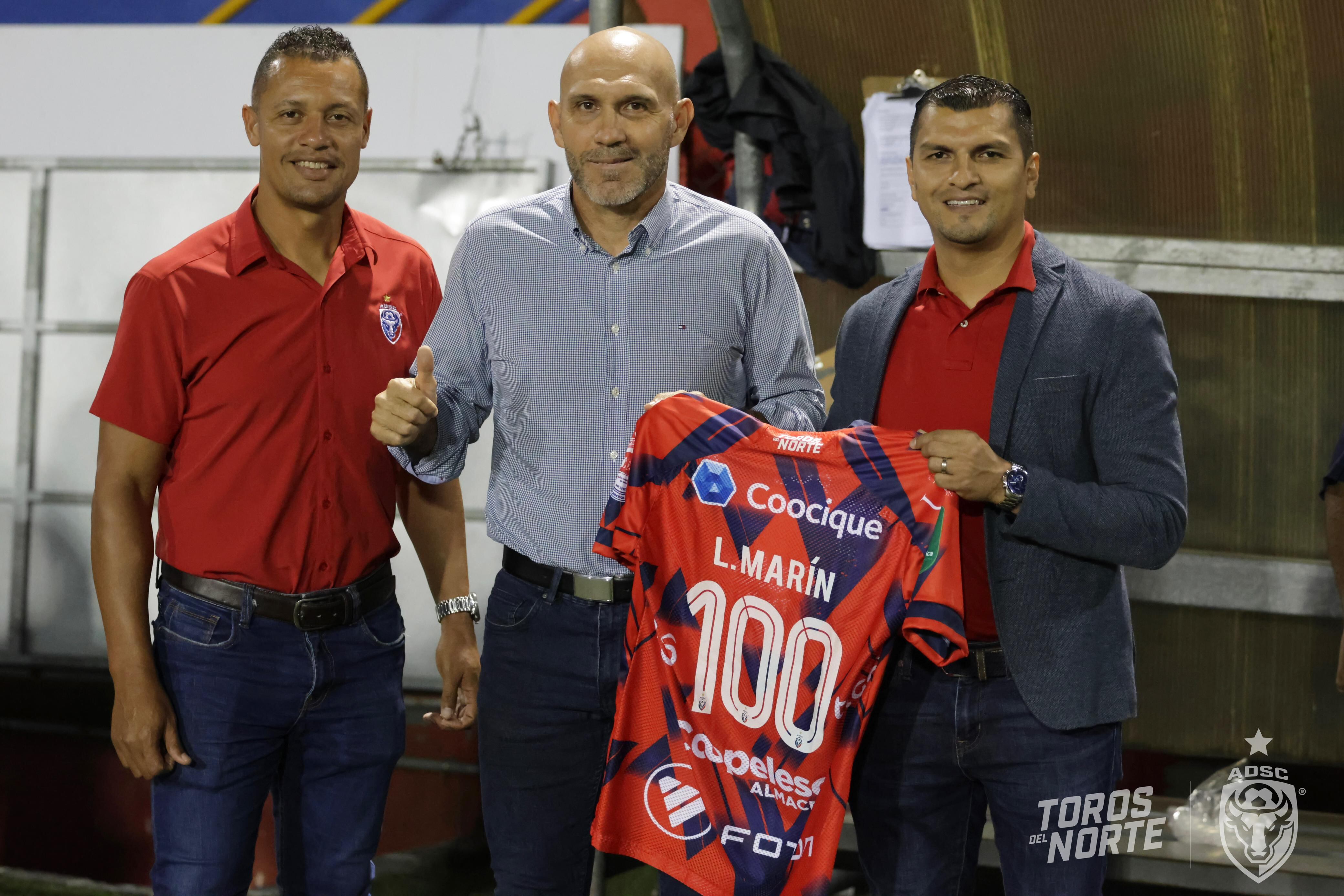 Luis Marín celebró a medias su partido 100 con San Carlos.