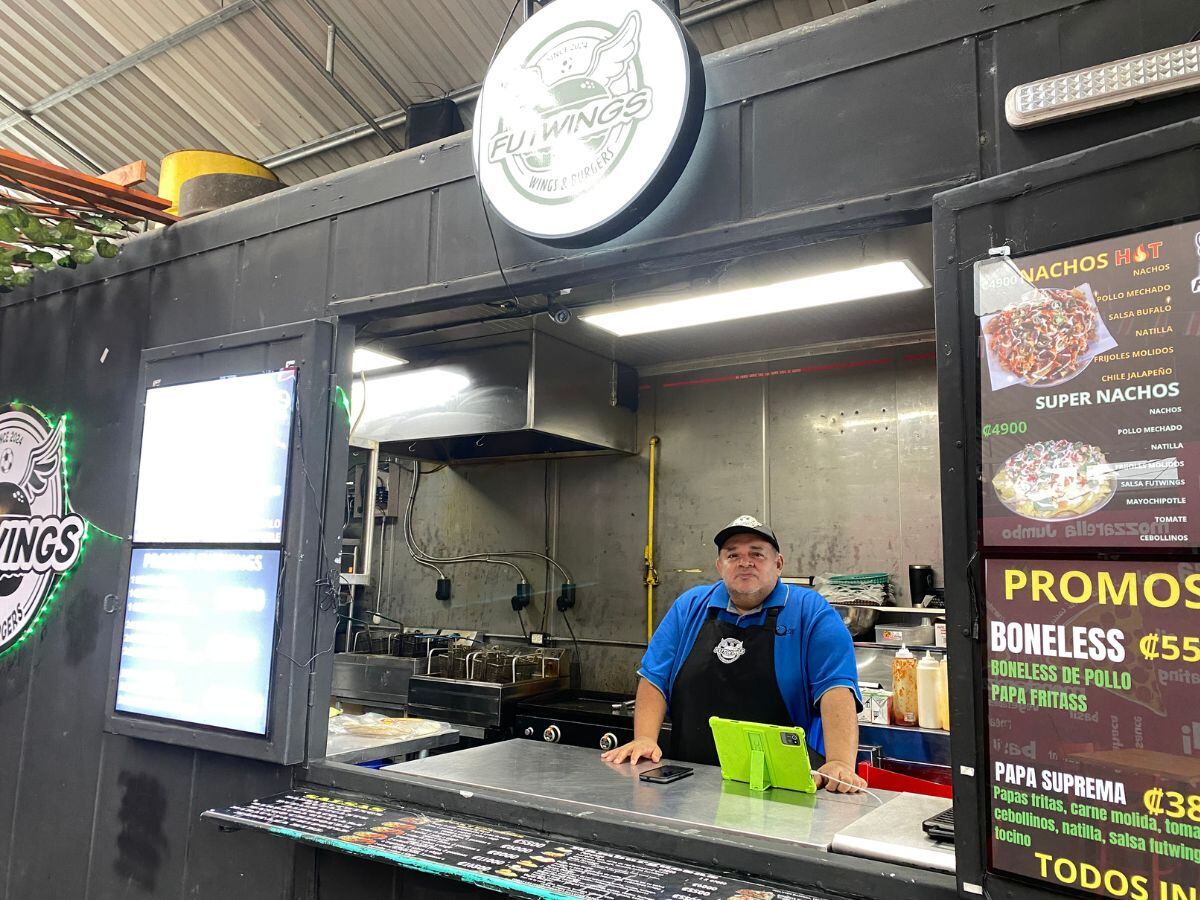 Don Pablo ha visto un aumento en la clientela de su negocio Futwings.