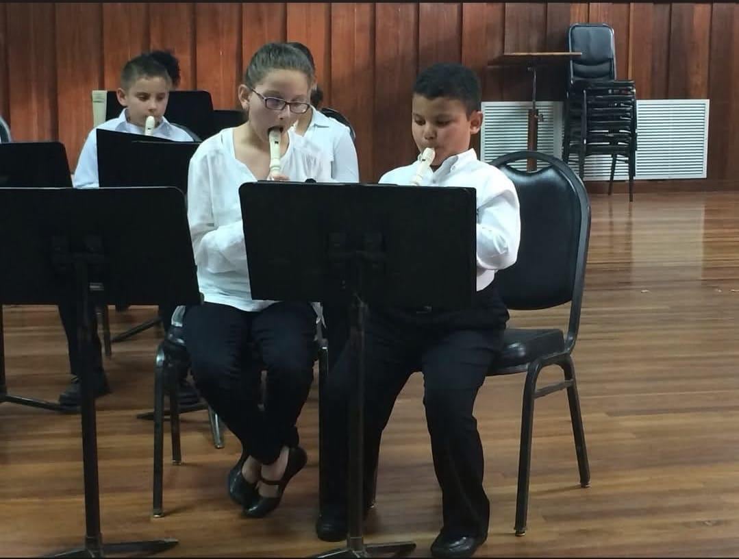 Tocó flauta antes del violín