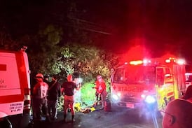 Hombres que viajaban en moto caen dentro de zanja y uno de ellos pierde la vida en Heredia