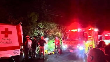 Hombres que viajaban en moto caen dentro de zanja y uno de ellos pierde la vida en Heredia