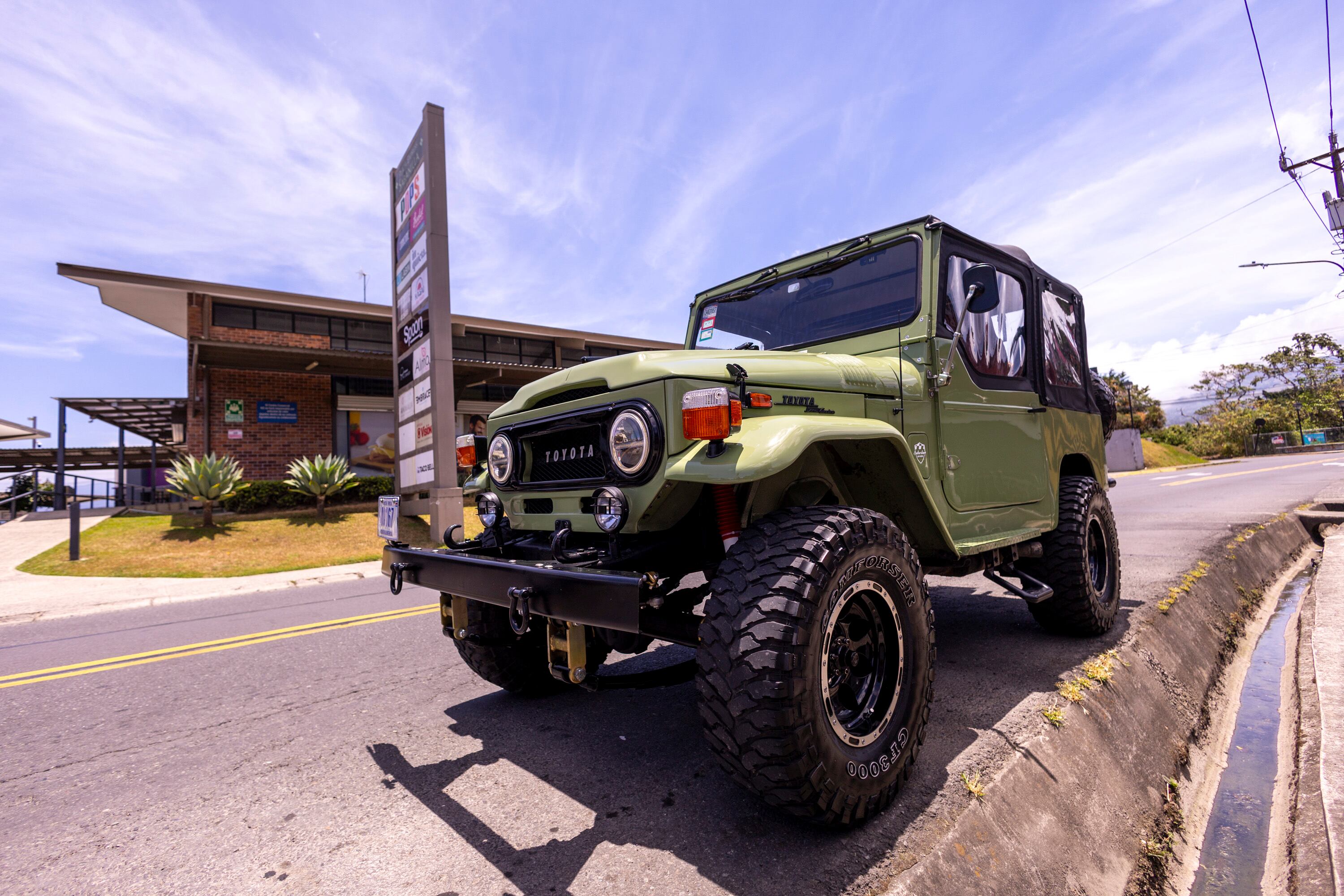 24/04/2025, San José, Sabanilla, entrevista con Javier, para hablar acerca de su Toyota Land Cruiser para el Chuzo de la semana.
