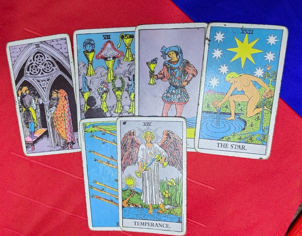 Una de las tarotistas más conocidas e influencer de las redes sociales, Mithzi Bonilla solano, nos recibió en su consultorio el pasado jueves 9 de junio, con el objetivo de tirarle las cartas al partido de repechaje del 14 de junio entre Costa Rica y Nueva Zelanda por el mundial Catar 2022