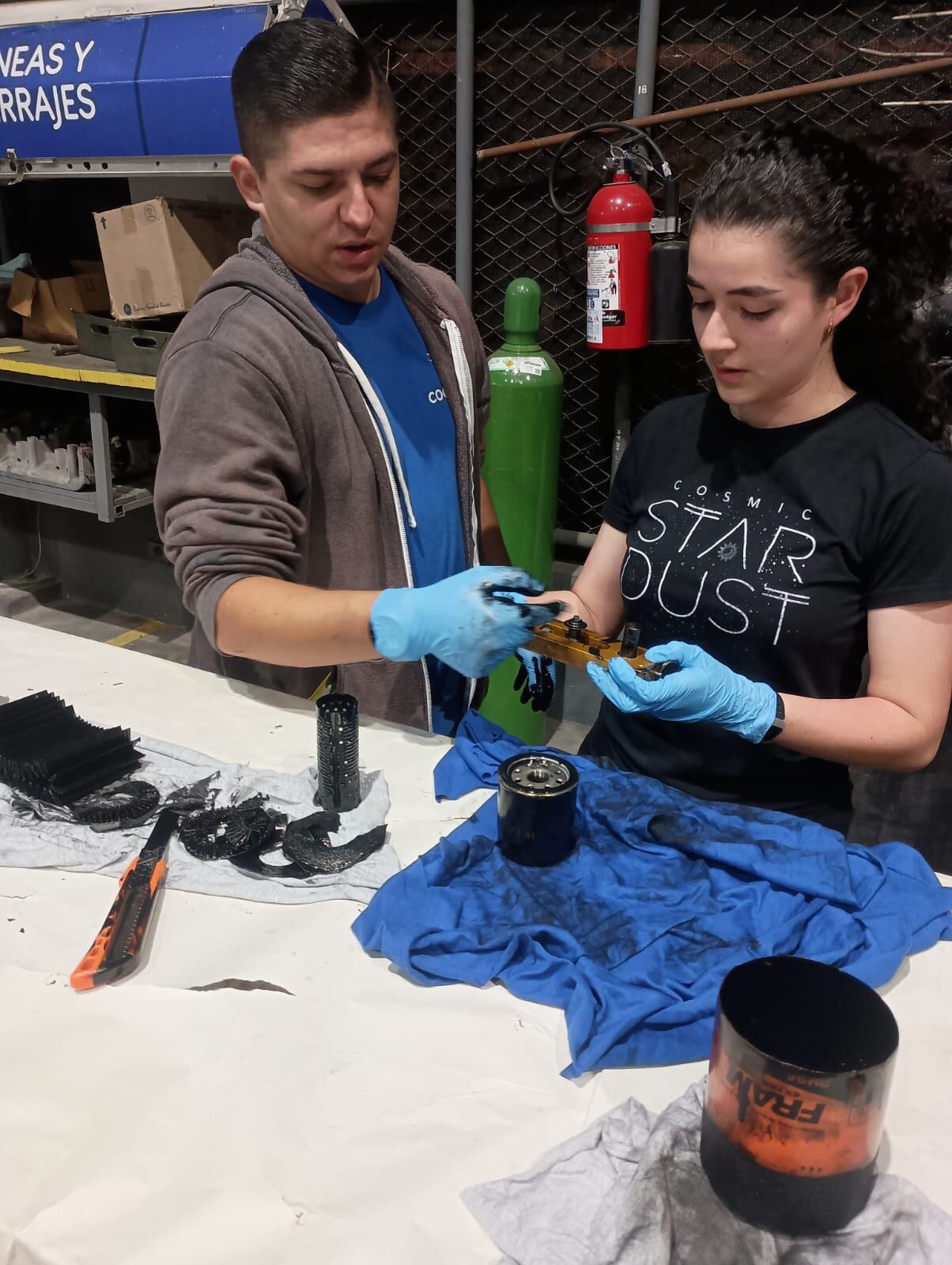 Su papá le dio la idea en estudiar alguna carrera en aeronáutica. Esther Pocasangre encontró su pasión en mantenimiento aeronáutico y actualmente, trabaja en el Aeropuerto Internacional Juan Santamaría.