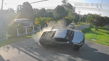 Video muestra impresionante choque de dos picks up en Pérez Zeledón, hubo un milagro