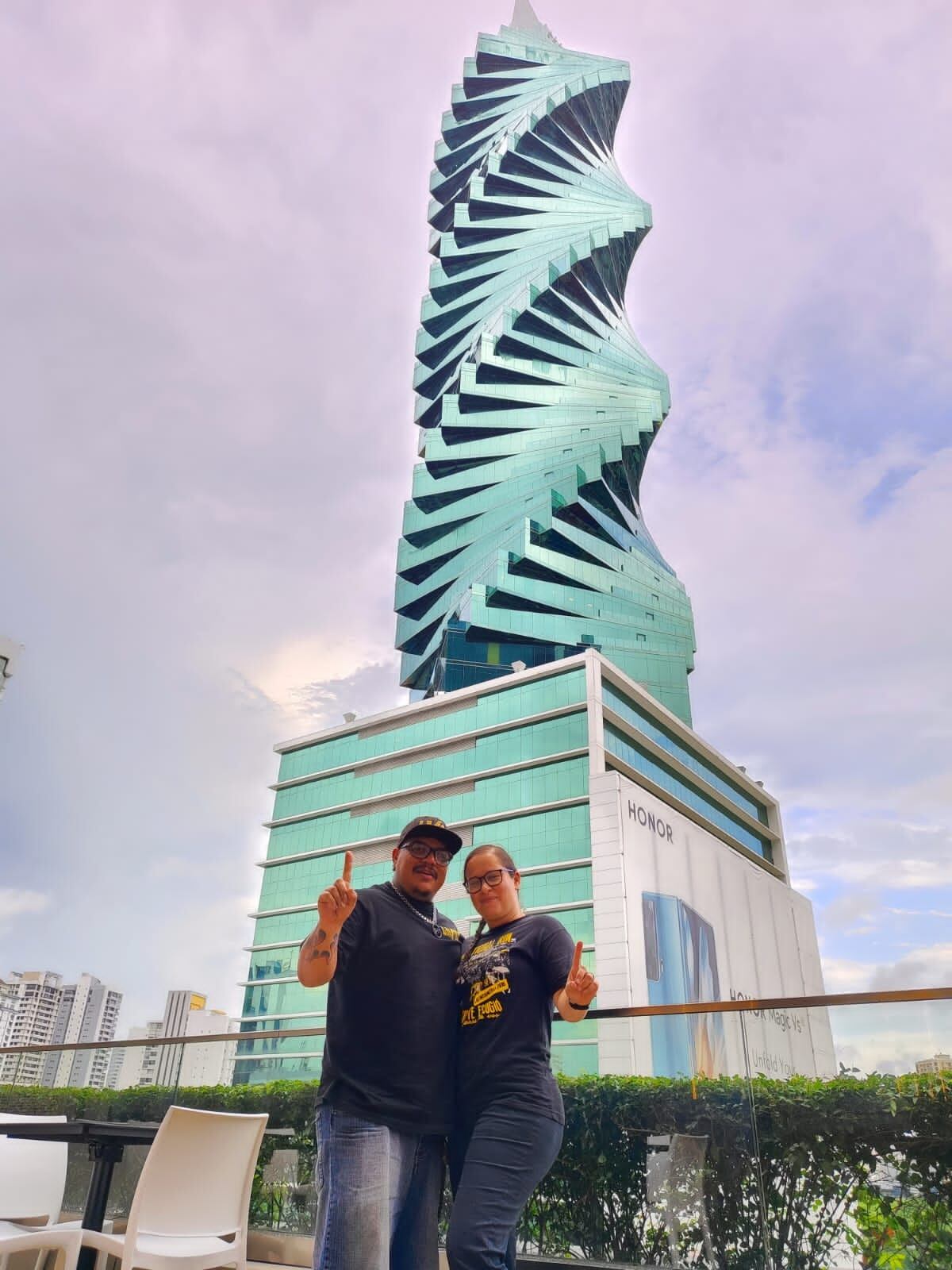 Mario Álvarez Naranjo y Melina Bannuet Castro esposos motociclistas ticos murieron al caer en guindo en Panamá. Foto: Tomada del FB de Mario Álvarez