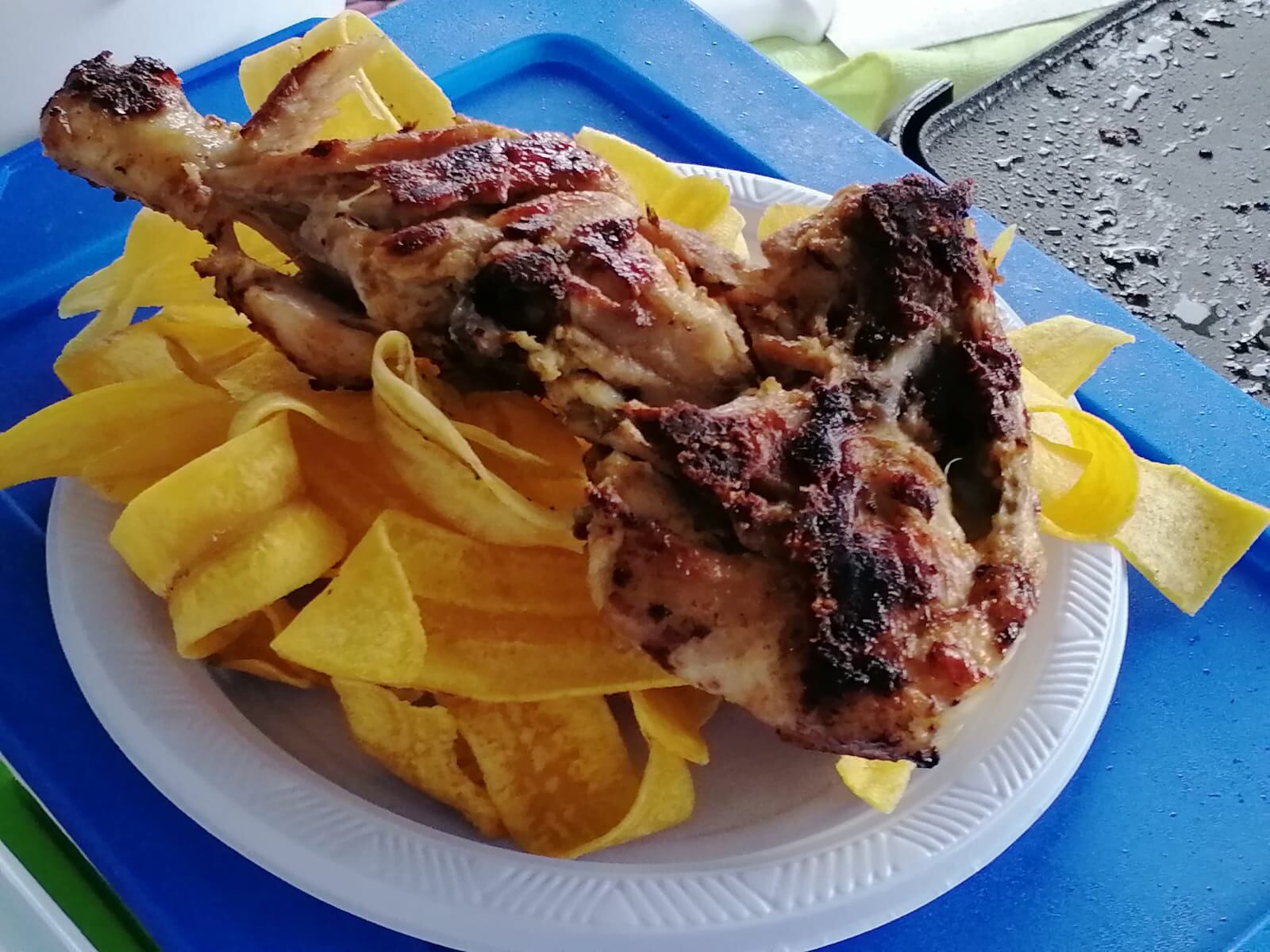 Arlen Patricia Ruiz es una nicaragüense muy empuchada que tiene un local de comidas