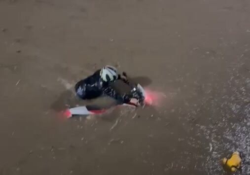 Inundación frente a la facultad de derecho de la UCR.