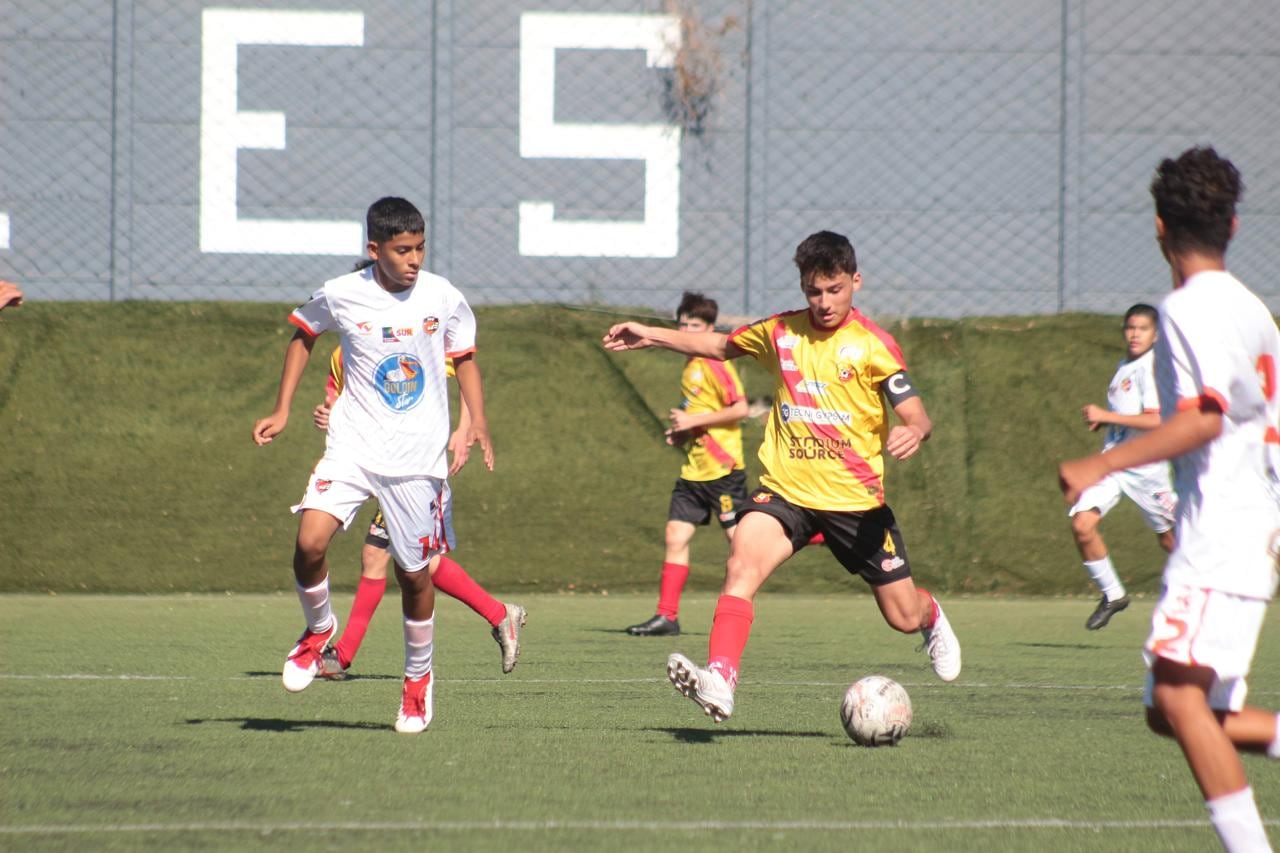 Periodista Jerry Alfaro y su hijo Jerry Alfaro, quien es jugador de fútbol.