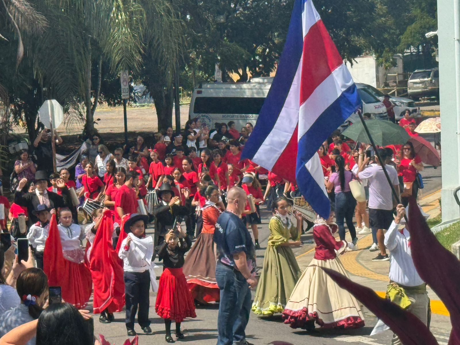 En el Hospital de Alajuela hubo desfile de faroles