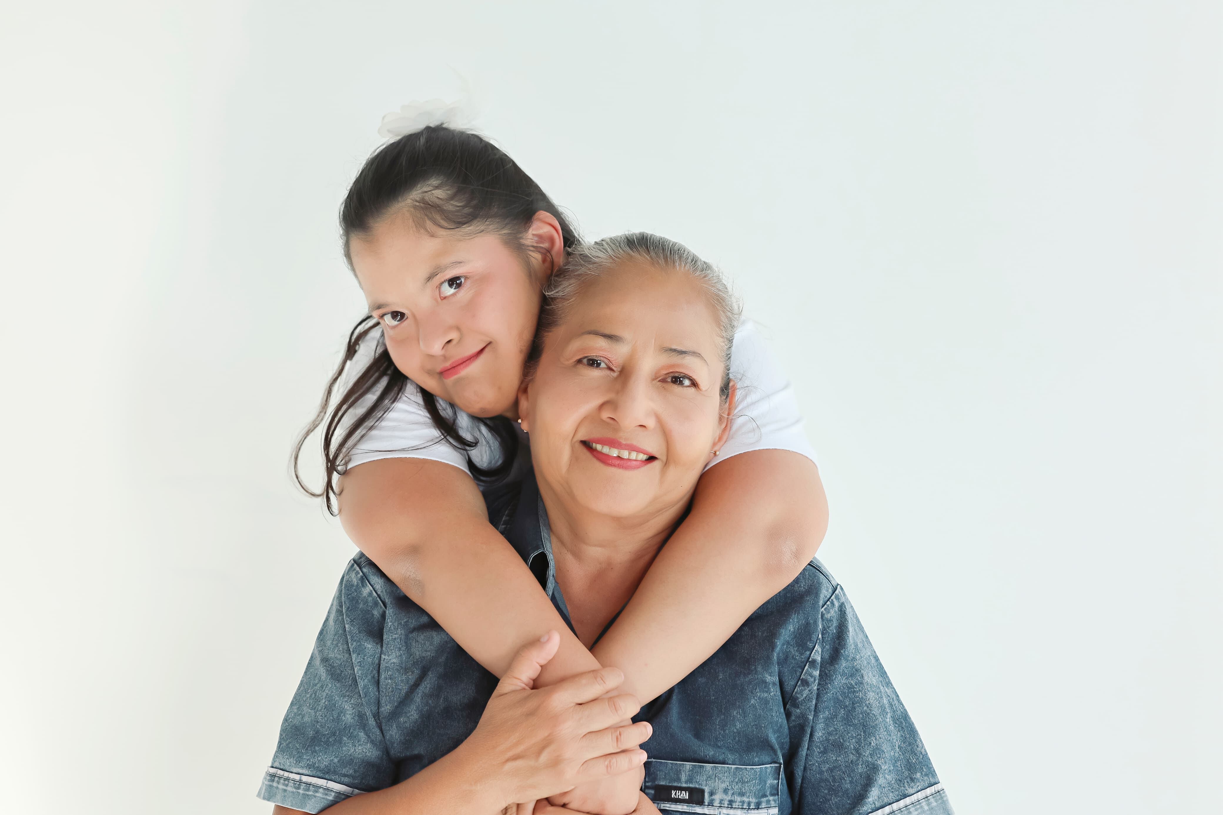 Andrea Barcenas tiene síndrome de Down y es una carga haciendo chocolates.